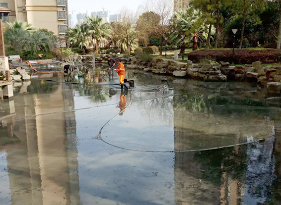 瓦房店景观池淤泥清理